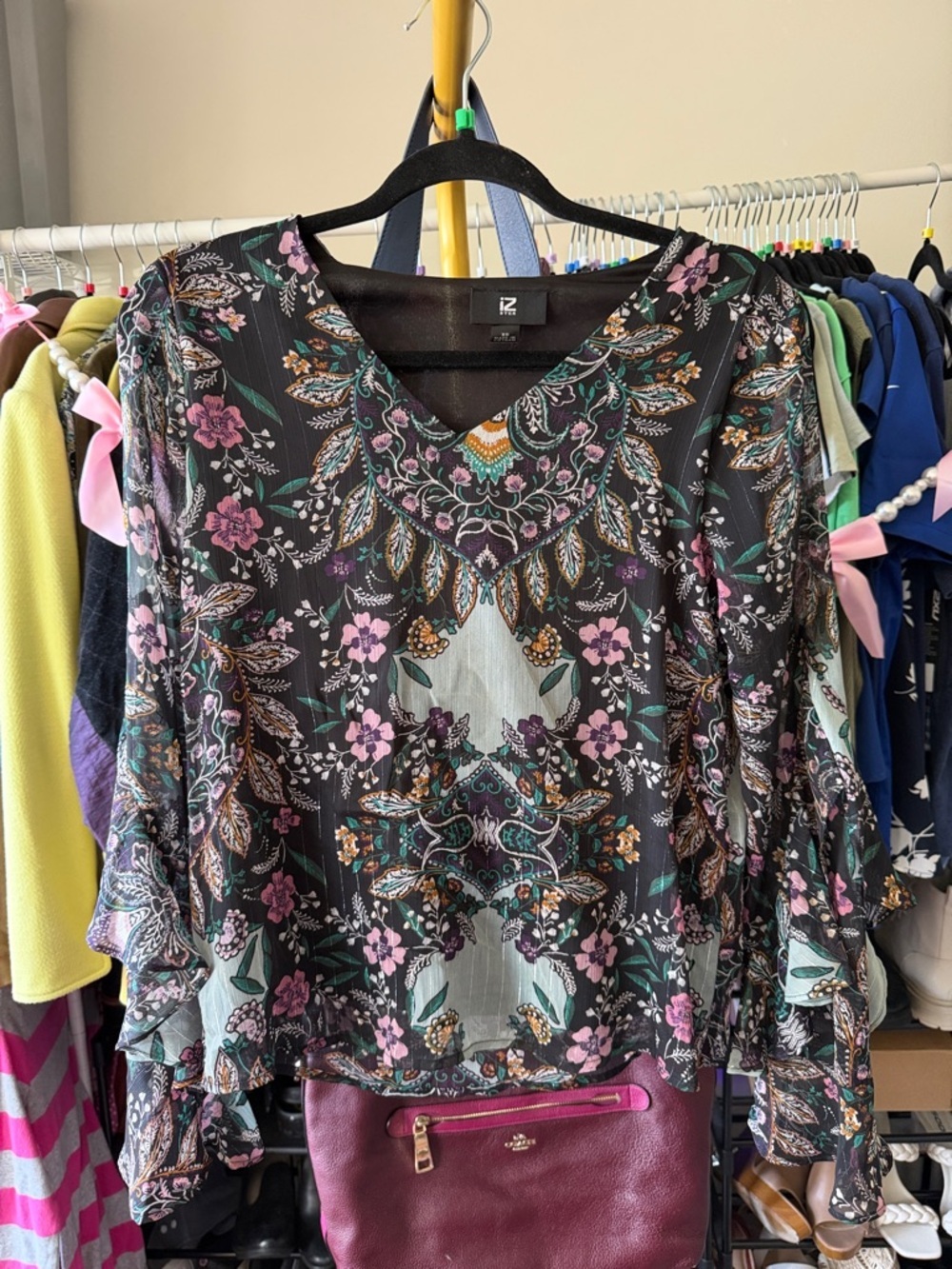 Floral V-Neck Blouse in Black with Pink Floral Print size XS - Picture 3 of 7